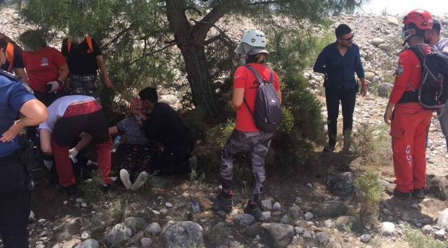 4 gündür kayıp olan yaşlı kadın dere yatağında bitkin halde bulundu