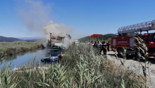 Azmak içerisinde bağlı bulunan teknede yangın çıktı