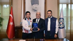 Büyükşehir Okçusu Emircan Türkiye’nin gururu oldu