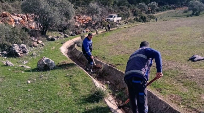 Büyükşehir Ula’da 99 kilometre sulama kanalı temizliği yaptı
