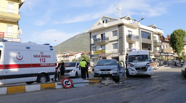 Otomobil ile minibüs çarpıştı: 7 yaralı