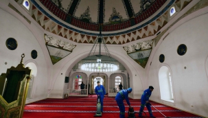 Ramazan Bayramı öncesi Menteşe Belediyesi ekipleri tarafından camilerde temizlik çalışması yapıldı