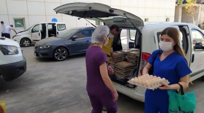 Sağlık çalışanlarına yumurta ile teşekkür etti