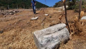 Tarihi kalıntılara bile aldırış etmeden yol açtılar