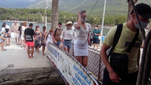 Muğla'ya gelen Ukraynalı turistler tekne turlarına rağbet gösteriyor