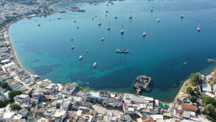 Bodrum'un masmavi suları göz kamaştırıyor
