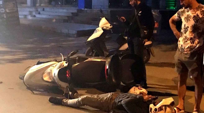 Bomboş yolda iki motosikletli kurye kaza yaptı, biri yaralandı