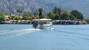 Dalyan'da sezonu gecikmeli açan tekneciler turistleri bekliyor
