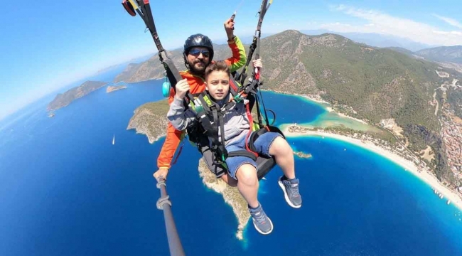 Fethiye'de engelli çocukların yamaç paraşütü hayali gerçekleşti