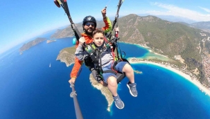 Fethiye'de engelli çocukların yamaç paraşütü hayali gerçekleşti