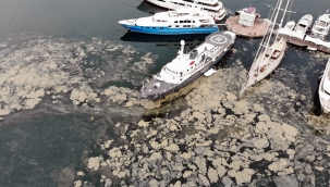 Marmara’da ortaya çıkıp Ege’ye doğru yayılan deniz salyasının sıcaklık arttıkça tehlikeli boyutlara ulaşabileceği açıklandı