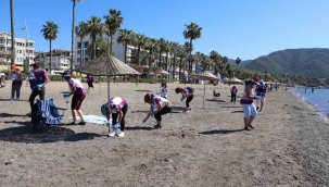 Marmaris’te 1 ton çöp toplandı