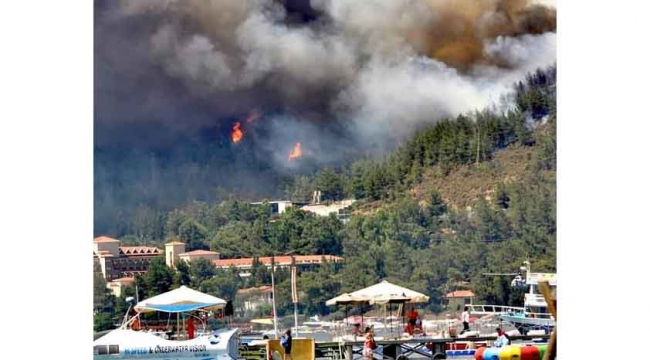 Marmaris’teki yangına karadan ve havadan müdahale ediliyor