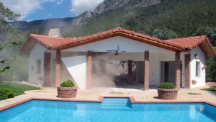 Milyon dolarlık kaçak villa yerle bir edildi