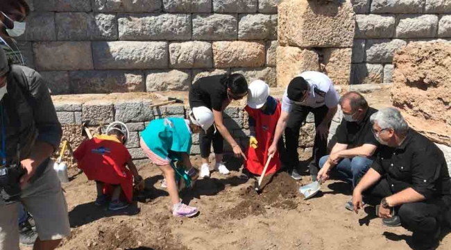 Knidos Antik Kenti kazılarına engelli öğrenciler katıldı