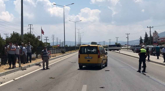 Ticari araçla çarpışan elektrikli bisikletteki 2 kişi öldü