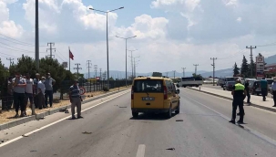 Ticari araçla çarpışan elektrikli bisikletteki 2 kişi öldü