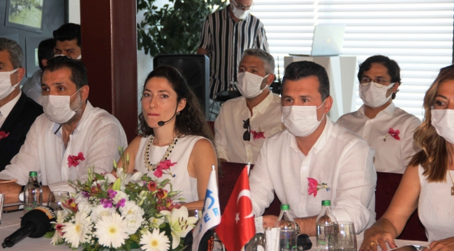 Yönetim kurulunu tanıtarak projelerinden bahsetti