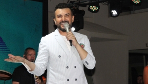 2 yıldır sahneye çıkmayan Gökhan Tepe sanat hayatının 25’inci yılını kutladı