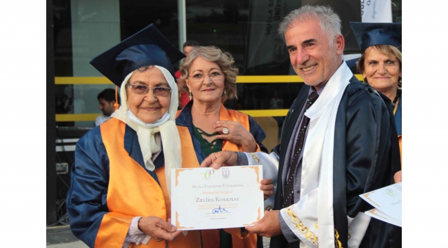 93 yaşında mezun oldu