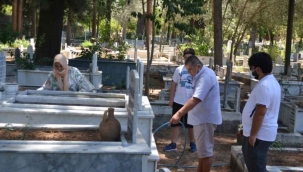 Arefe Gününde mezar ziyaretleri unutulmadı