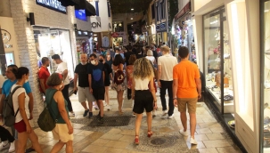 Bodrum'da eğlence mekanları yasakların kalkmasıyla doldu taştı