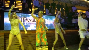 Demet Akalın, Bodrum’u salladı
