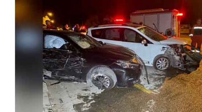 Fethiye'de iki otomobil çarpıştı: 1'i çocuk 3 yaralı 