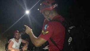 Fethiye’de Ormanlık Alanda Kaybolan 2 kişiyi JAK buldu