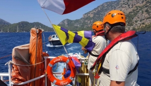 Fethiye'de sürüklenen tekneyi kıyı emniyeti kurtardı