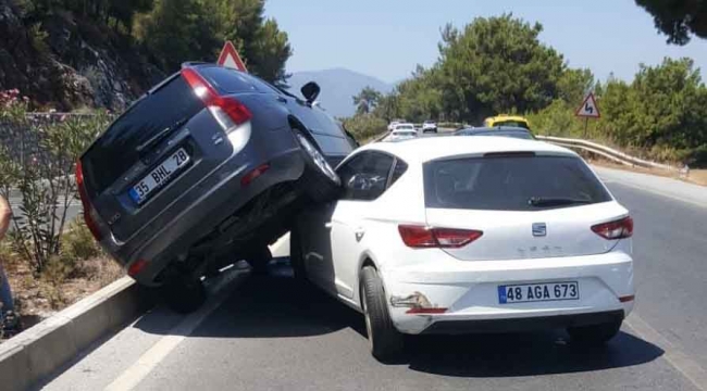 İlginç kaza maddi hasarla atlatıldı