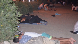 Kalacak yer bulamayınca sahilde konakladılar