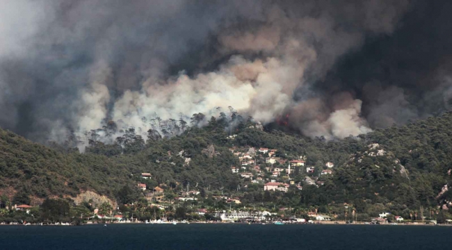 Marmaris’teki yangın Hisarönü Körfezi’ni tehdit ediyor