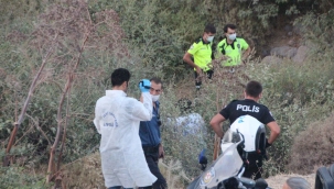 Muğla’nın Bodrum ilçesinde motosikletin dere yatağına uçtuğu kazada 2 kişi yaşamını yitirdi.