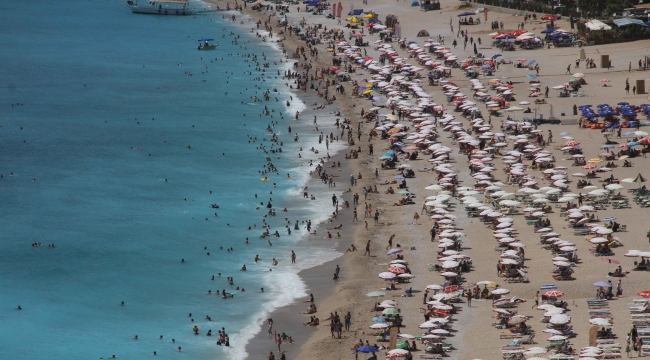 Ölüdeniz'e ulaşmak için kilometrelerce yürüdüler