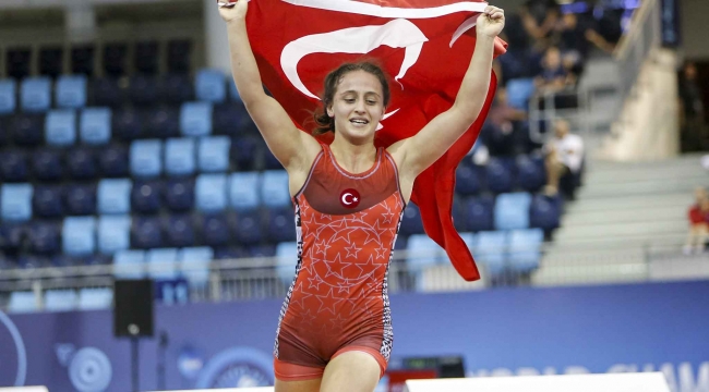 Selvi, Dünya Güreş Federasyonu'na manşet oldu