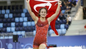 Selvi, Dünya Güreş Federasyonu'na manşet oldu