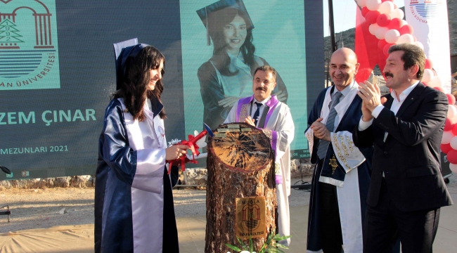 Tarihin ilk tıp okulunda 2 bin yıl sonra diploma töreni