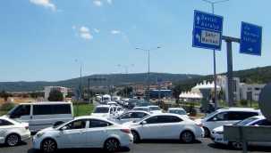 Tatilciler erken geldi, trafik felç oldu