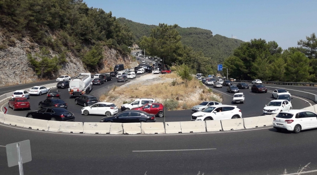 Tatilcilerin dönüş çilesi devam ediyor