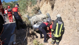 Virajı alamayıp şarampole devrildi