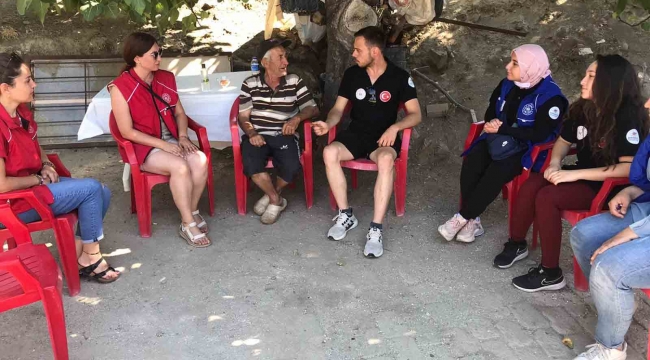 Gönüllü gençler yangın bölgesinde psikososyal destek sağlıyor