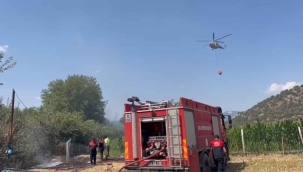Hayvan çiftliğine sıçrayan yangın söndürülmeye çalışılıyor