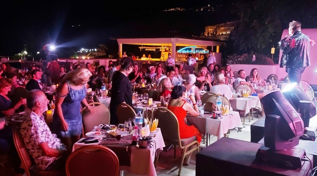 Kuşum Aydın, annesiyle birlikte düet yaptı