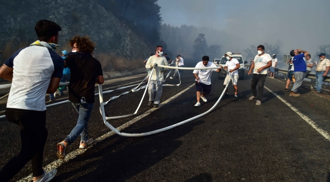 Marmaris’te ekipler ve vatandaşlar omuz omuza mücadele verdi