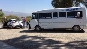 Sürücü kursuna ait otomobil ile yolcu minibüsü çarpıştı: 7 yaralı