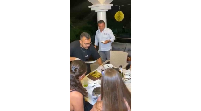 Ünlü usta et pişirerek şov yaptı