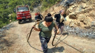 Yangının sembol fotoğrafındaki genç kız konuştu: Zaman değişse de kadınlarımız hiç değişmedi