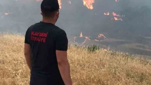 Yaralanan itfaiye eri kendini tedavi ettikten sonra alevlere müdahaleye devam etti