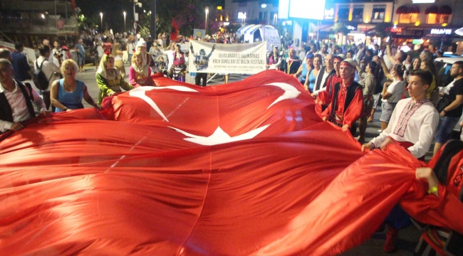 Bodrum sokakları halk oyunları ile şenlendi
